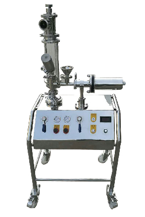 實驗室中小型<a href=http://m.suininghunche.com/chanpin/27.html target=_blank class=infotextkey>氣流粉碎機</a>